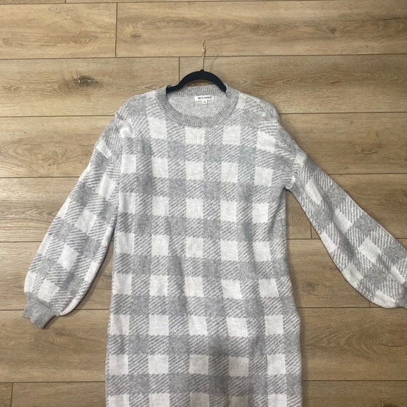 Gray and White Checkered Women's Sweater - Picture 1 of 2